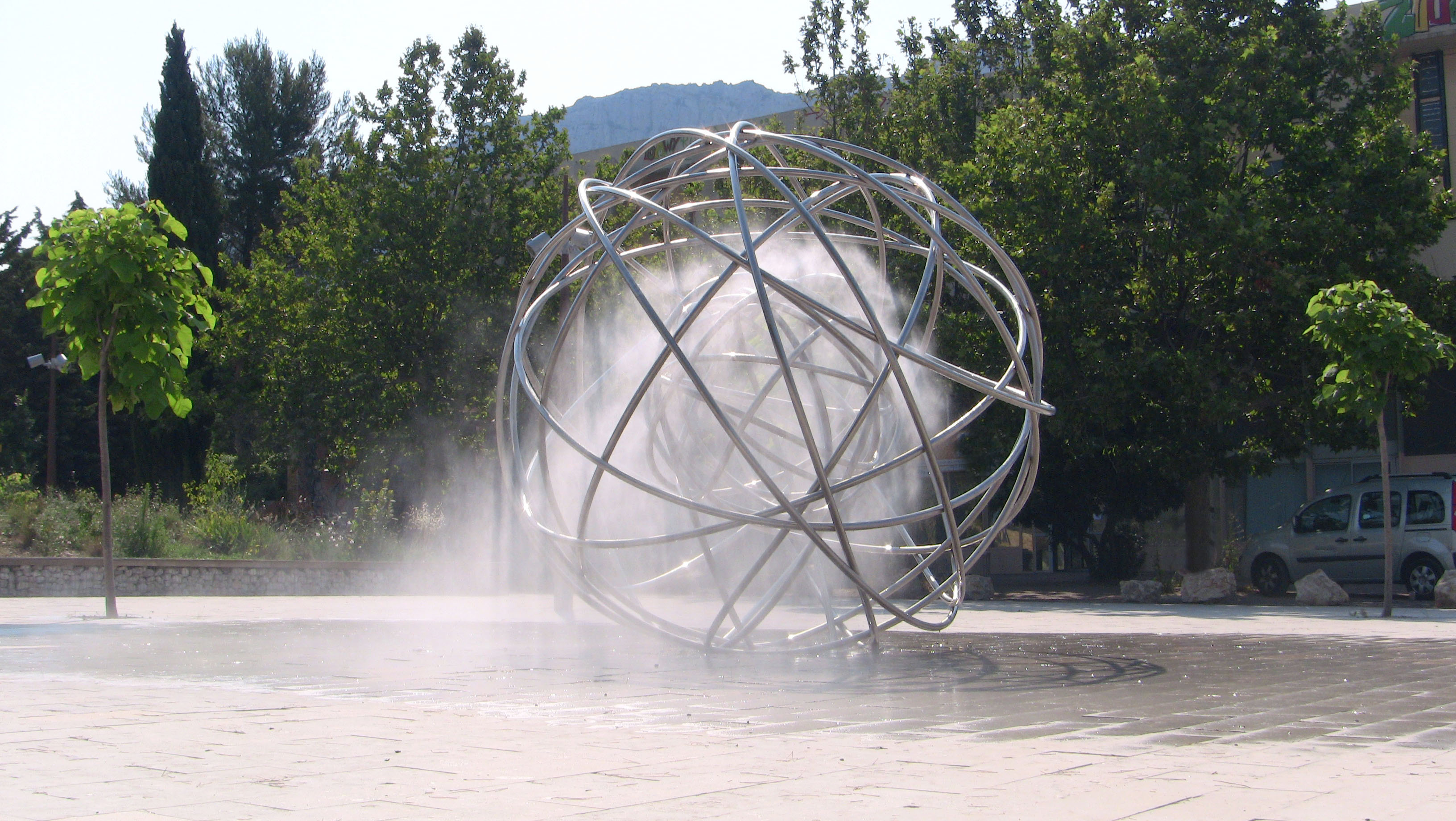 sculpture brumisateur en acier pierre luu