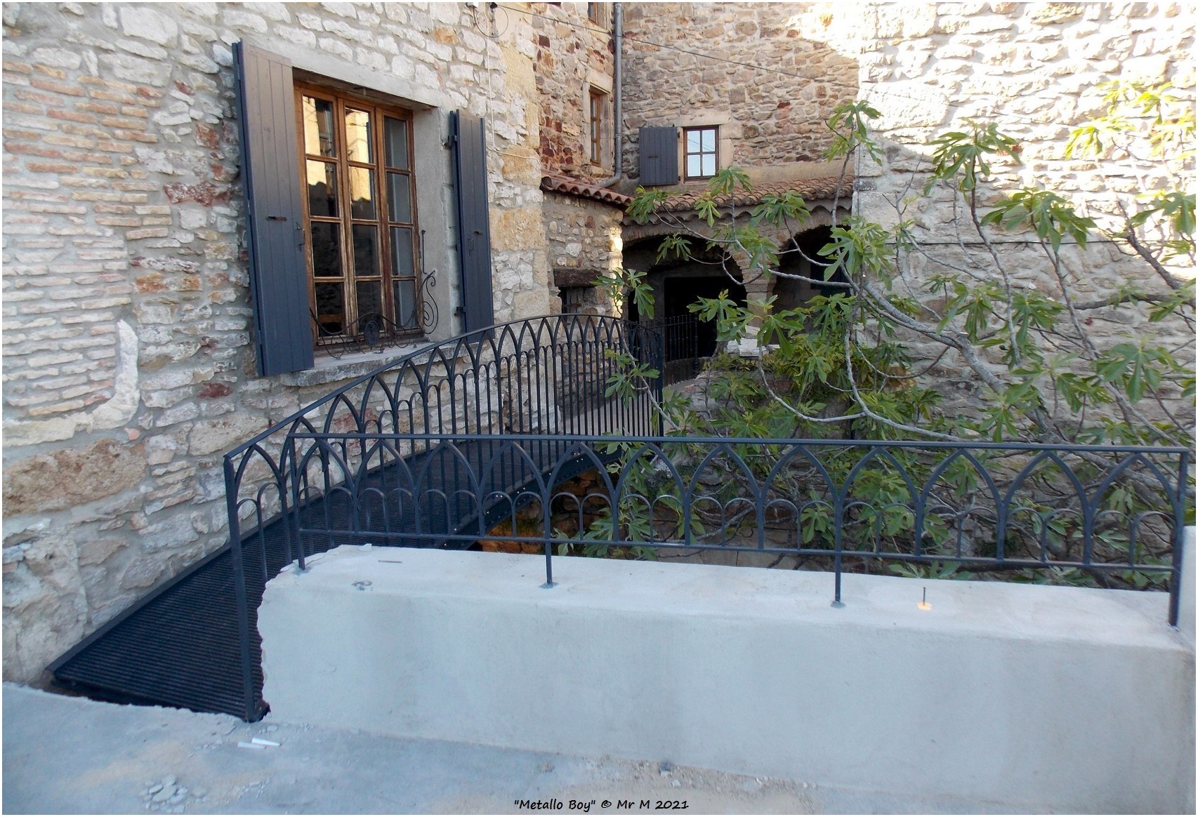 rampe escalier metal ferronnerie d'art nimes