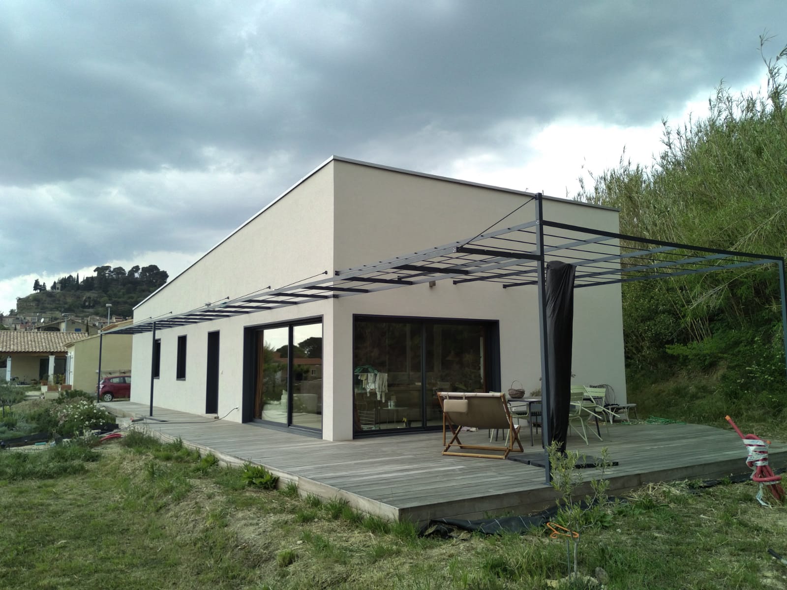 realisation pergola fer nimes gard